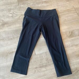 NIKE Dri Fit Running crops black size small Logo 26in waist 19” inseam yoga